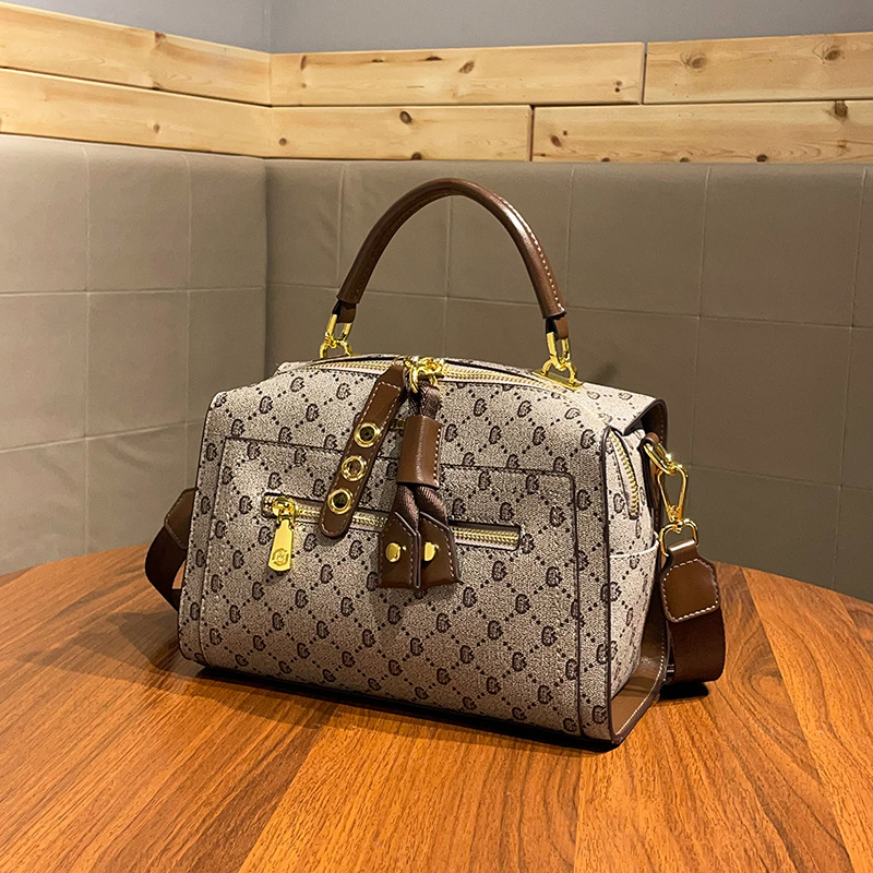 Ženska torbica Boston u obliku jastuka – lagana luksuzna, mala, crossbody, ljetna moda 2025