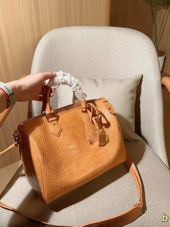 Ženska torba Boston Pillow s teksturom krokodilske kože – prirodna koža, srednje veličine, crossbody ili na ramenu