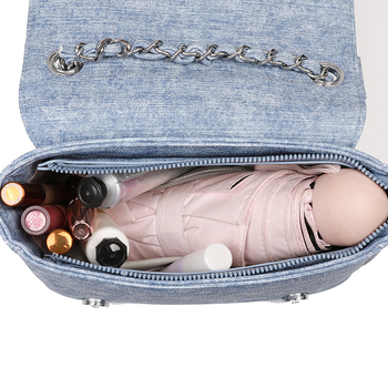 Ženska crossbody torba s zakovicama, mala kvadratna torba, PU materijal, ljetna moda 2025