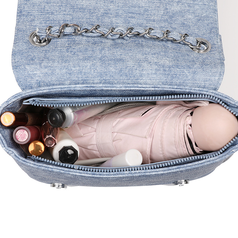 Ženska crossbody torba s zakovicama, mala kvadratna torba, PU materijal, ljetna moda 2025