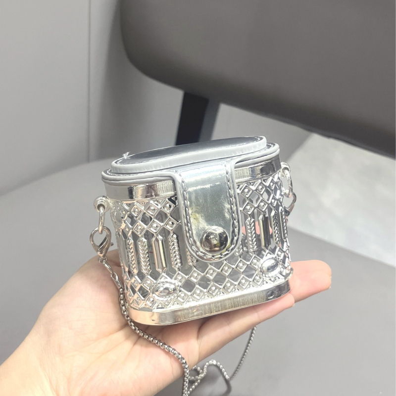 Ženska mini večernja torbica s metalnim izrezom i lančićem, crossbody torba za večernje prigode, kružni oblik, 2024 zimska moda