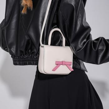 Ženska mini kvadratna torba s mašnom u kontrastnim bojama, crossbody torba