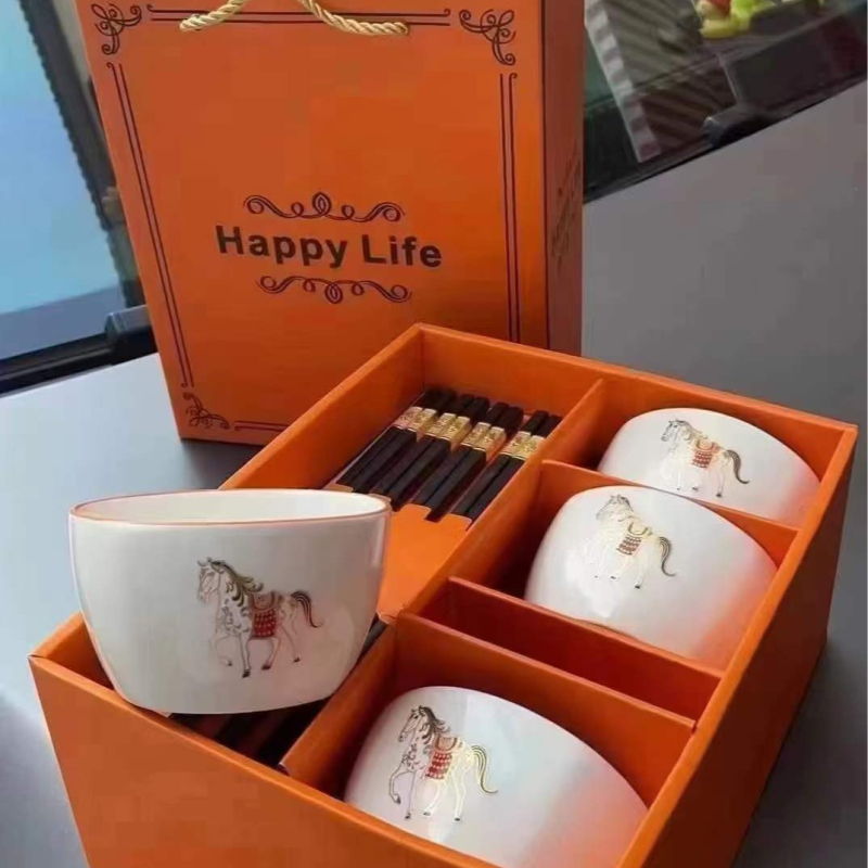 Set ceramic cu patru boluri și bețișoare, într-o cutie cadou, capacitate 300 ml