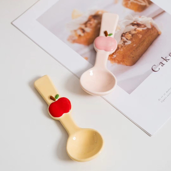 Vas ceramic pictat manual cu fructe, set cu linguriță – design 3D cu animale, pentru copii