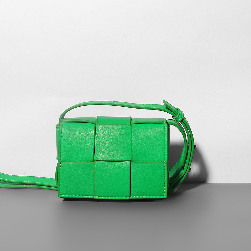 2026 mini pletena torbica za ruž s kravlje kože, mekana koža, crossbody s jednim naramenicom, karirani vzor, mala torbica, luksuzan izgled
