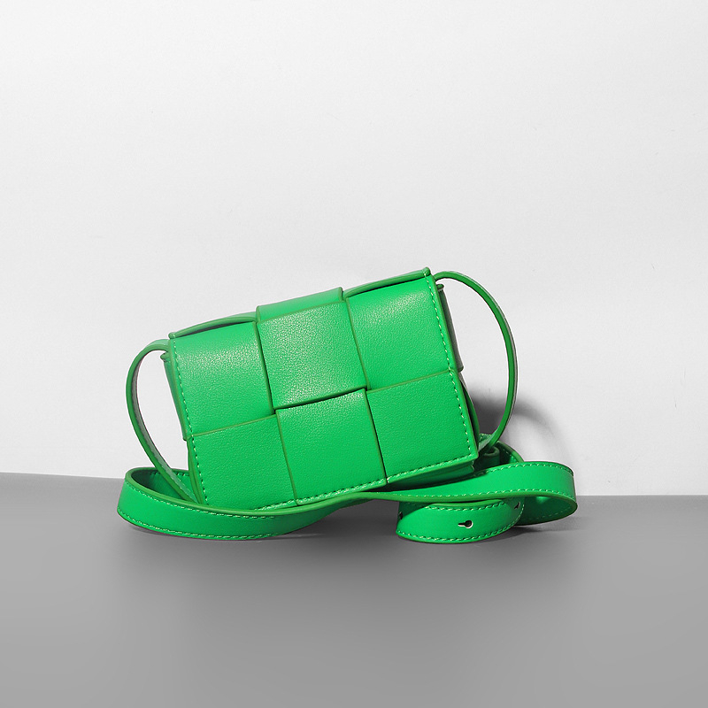 2026 mini pletena torbica za ruž s kravlje kože, mekana koža, crossbody s jednim naramenicom, karirani vzor, mala torbica, luksuzan izgled