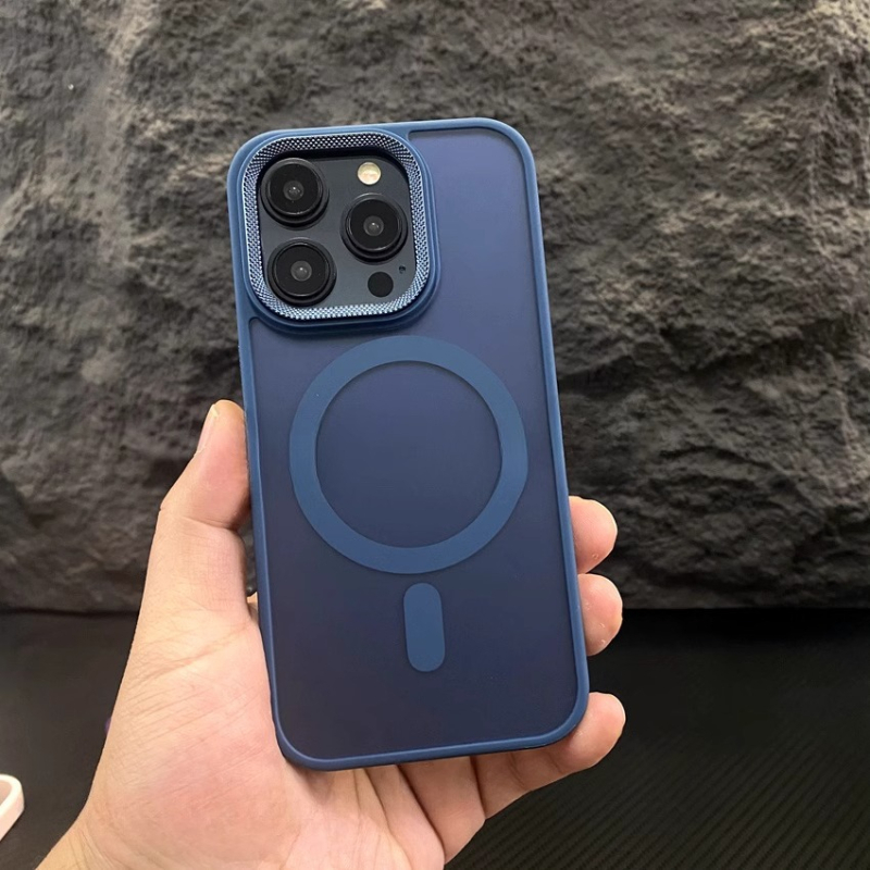 Magnetna zaštitna maska za iPhone 17 Pro Max s matnom površinom i metalnim ogledalom završetkom