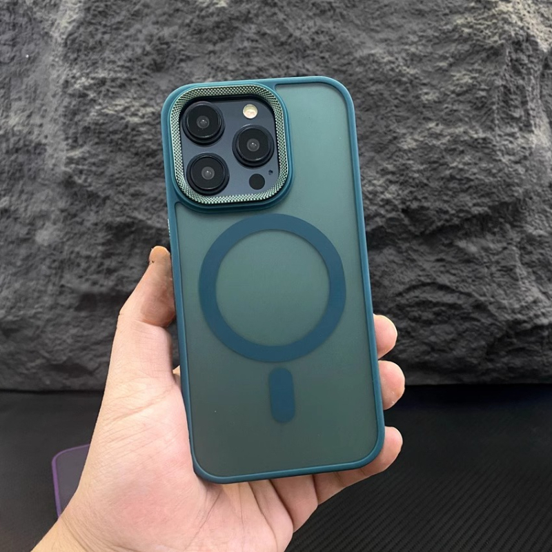 Magnetna zaštitna maska za iPhone 17 Pro Max s matnom površinom i metalnim ogledalom završetkom