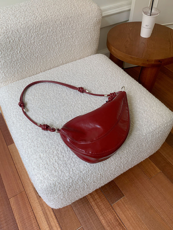 Korejska nišna ženska torbica ispod pazuha, ljeto 2026, moderna sedlasta torba, crvena, casual crossbody