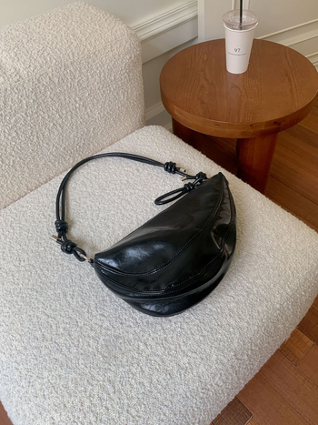 Korejska nišna ženska torbica ispod pazuha, ljeto 2026, moderna sedlasta torba, crvena, casual crossbody