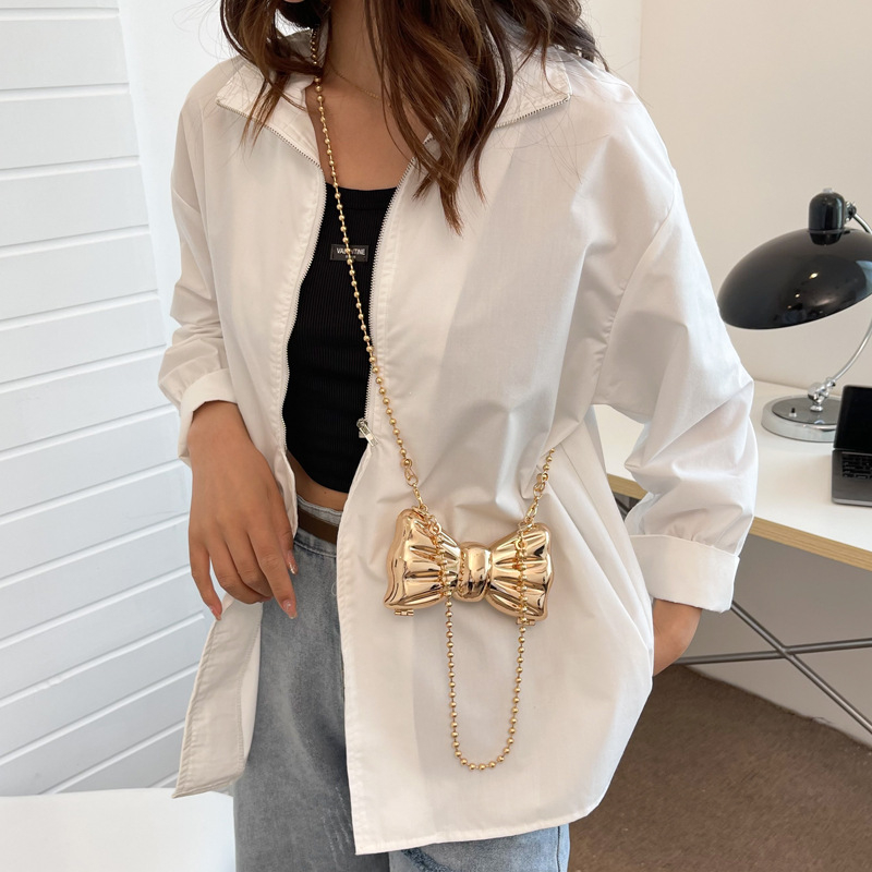Metalna clutch torbica s motivom leptira i lančićem, mini crossbody večernja torba za ljeto