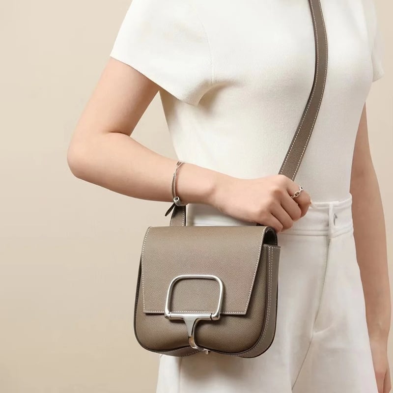 Ženska torbica od prave kože, saddle stil, preko ramena i crossbody, srednje veličine, 2026 model