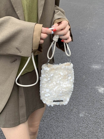 2025 nova sezona slatka sjajna mini crossbody torbica za žene, s pretincom za telefon, PVC materijal