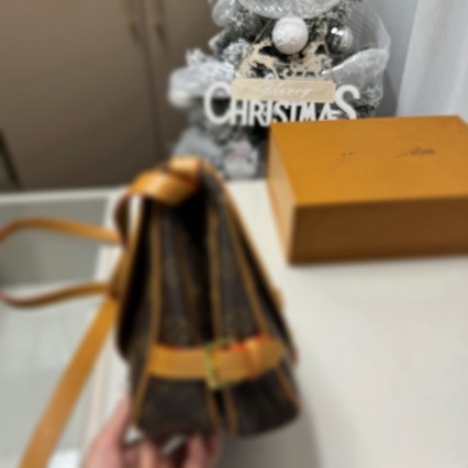 Vintage kožna torba tipa sedlo s monogramom Gemini Star, rabljena, crossbody torba