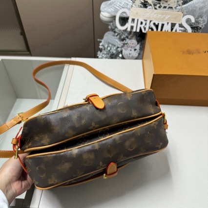 Vintage kožna torba tipa sedlo s monogramom Gemini Star, rabljena, crossbody torba