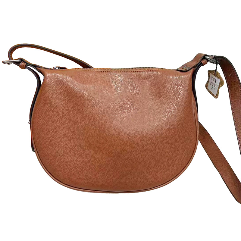 Ženska saddle bag od prave kože, crna, crossbody s jednim remenom, srednja veličina, gradski stil