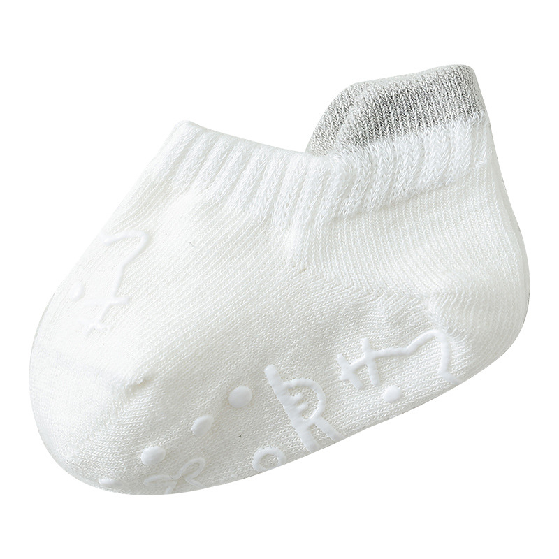 2023 őszi-téli baba anti-slip zokni, rövid szárú, mesefigurás mintával, pamutból