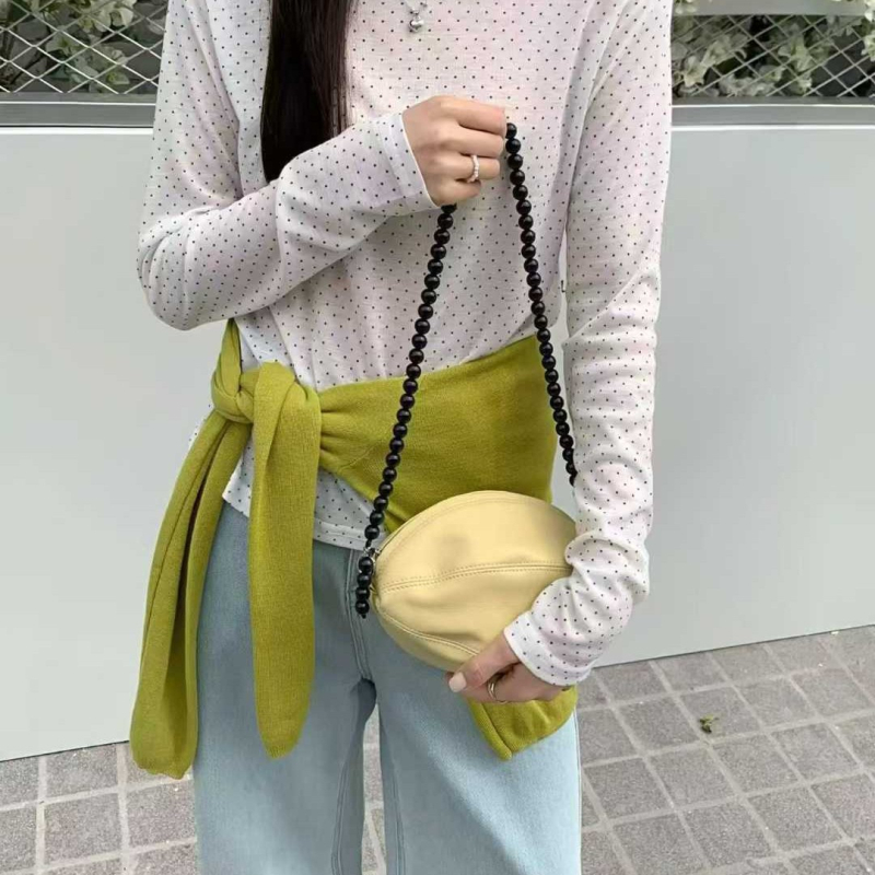 Torba rugby od prvog sloja ovčje kože sa perlicama, mala okrugla crossbody torba za žene