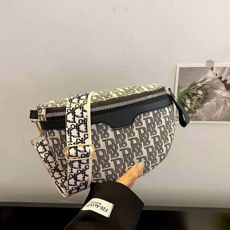 Ženska torbica za struk s denim printom na platnu, široka naramnica, crossbody torba s lančanim detaljem, sedlovog oblika
