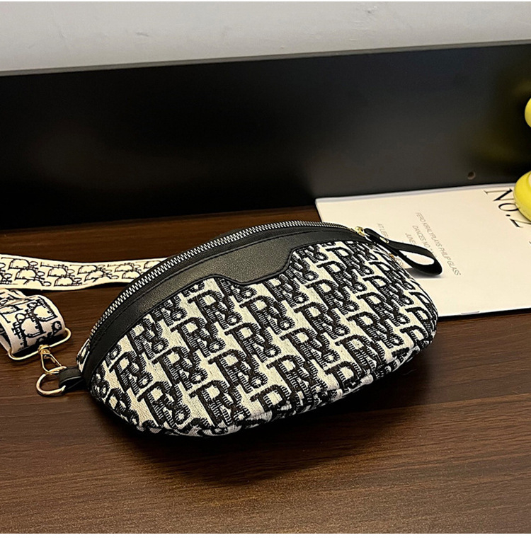 Ženska torbica za struk s denim printom na platnu, široka naramnica, crossbody torba s lančanim detaljem, sedlovog oblika