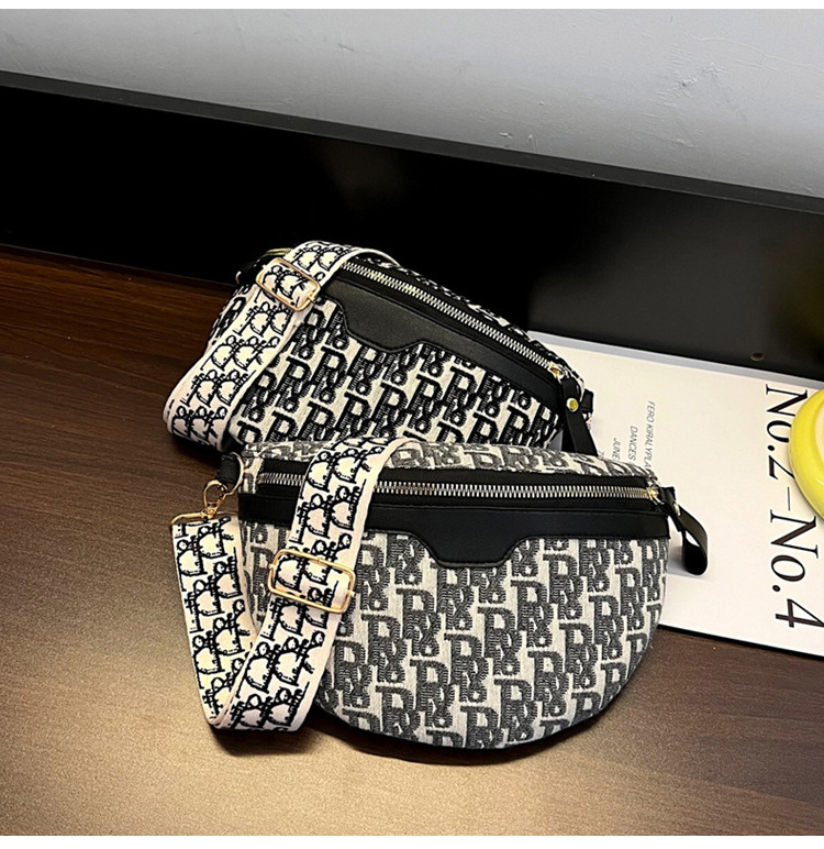 Ženska torbica za struk s denim printom na platnu, široka naramnica, crossbody torba s lančanim detaljem, sedlovog oblika