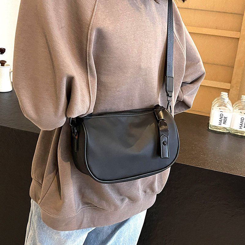 Ženska torbica od Oxford materijala, saddle stil, 2025, mala crossbody torbica