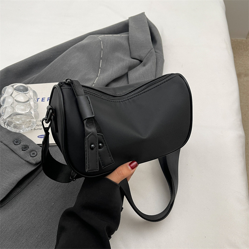 Ženska torbica od Oxford materijala, saddle stil, 2025, mala crossbody torbica