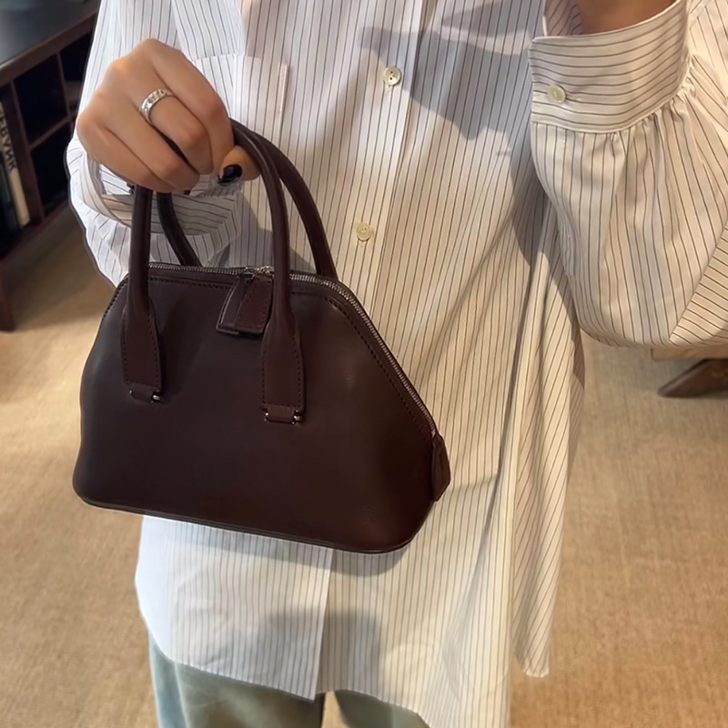Row ženska torbica od prave kože, vintage dojam visoke klase, Devon shell torba u stilu saddle leather, minimalistička i svestrana