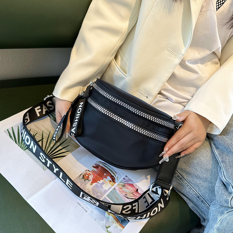 Vodootporna polukružna crossbody torba za žene s printom, lagana i svestrana za ljeto, torba tipa sedla sa širokim remenom