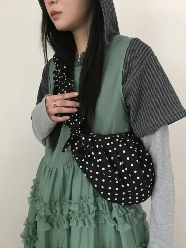 Korejski stil, opuštena kopča na kaišu, plisirana s točkicama, sedlovita torba u obliku polumjeseca за žene, izdanje 2025., svestrana crossbody torba