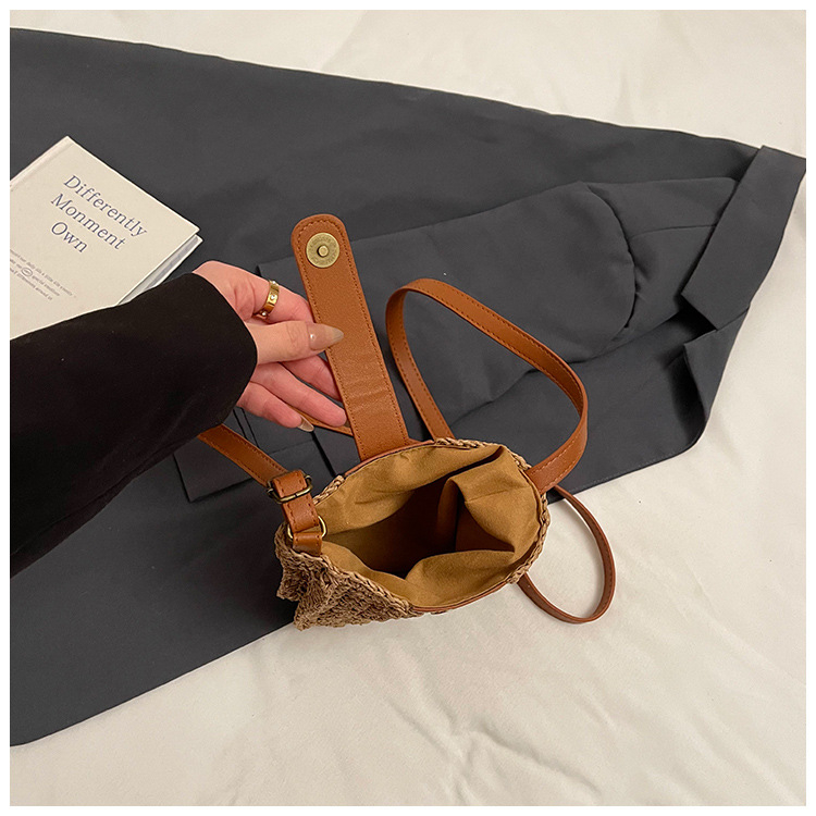 Ručna sedlasta torбica od slame, 2025 novi model, plažni stil, ženska torba za rame i crossbody