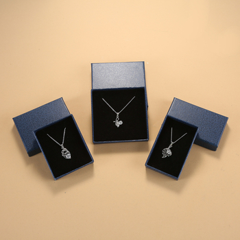 Cutie de ambalaj pentru bijuterii cu capac dublu pentru brățări, lanțuri și inele — carton cu acoperire UV, imprimare logo disponibilă; dimensiuni 8x8x1.5 cm, 9x9x1.5 cm, 12x12x1.8 cm, 8x5x1.6 cm, 7.5x6x1.7 cm