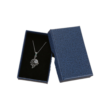 Cutie de ambalaj pentru bijuterii cu capac dublu pentru brățări, lanțuri și inele — carton cu acoperire UV, imprimare logo disponibilă; dimensiuni 8x8x1.5 cm, 9x9x1.5 cm, 12x12x1.8 cm, 8x5x1.6 cm, 7.5x6x1.7 cm