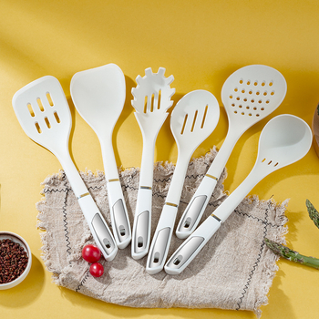 Set din silicon pentru bucătărie, 7 piese: spatulă, lingură, lingură de supă, cu mânere din nailon și PP