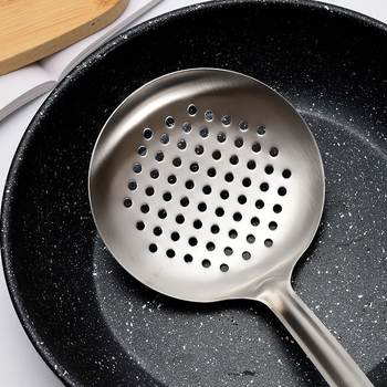 Set de patru piese din oțel inoxidabil cu mâner din lemn: spatulă și lingură pentru prăjit, sită mare și sită pentru ramen