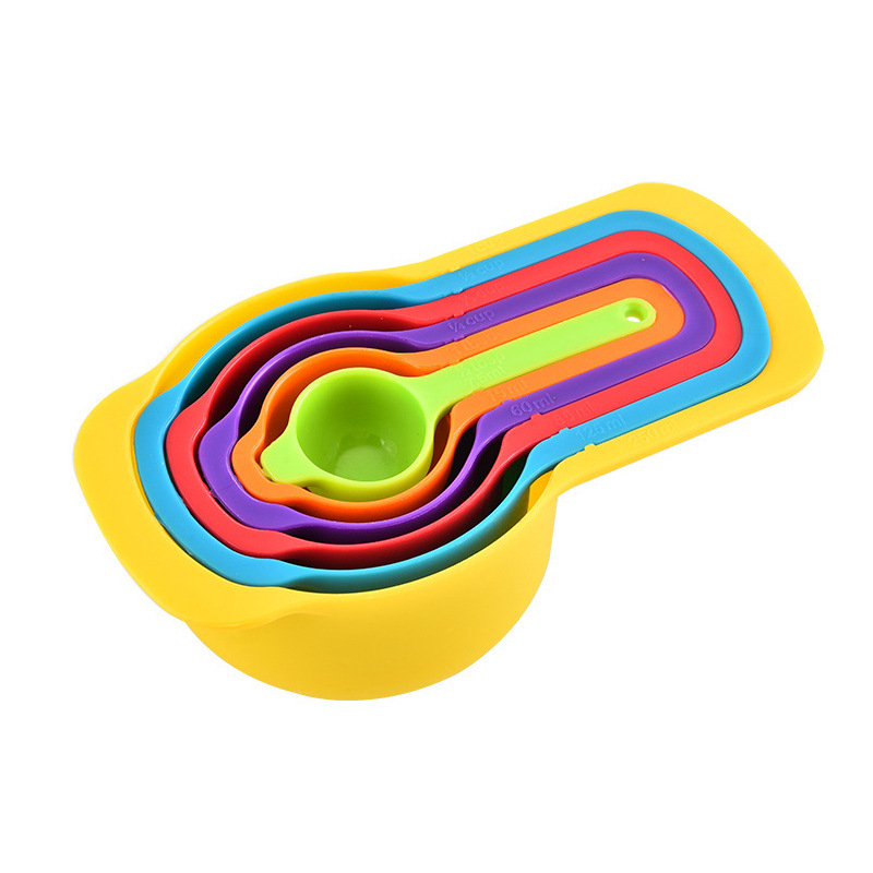 Set de șase piese cupe și linguri de măsurat din plastic colorat pentru coacere