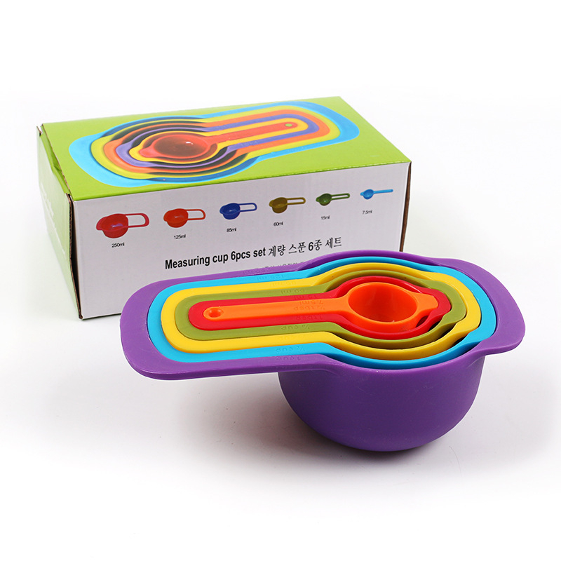 Set de șase piese cupe și linguri de măsurat din plastic colorat pentru coacere