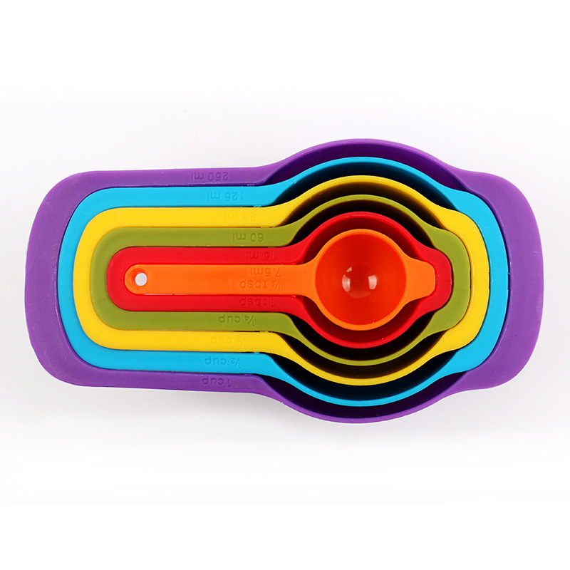 Set de șase piese cupe și linguri de măsurat din plastic colorat pentru coacere