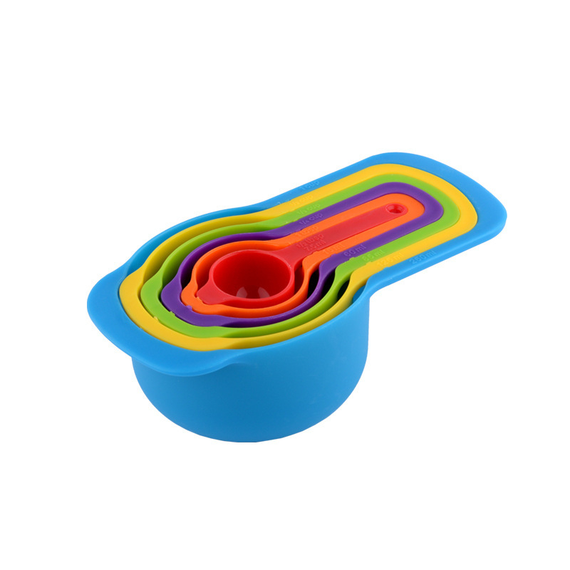 Set de șase piese cupe și linguri de măsurat din plastic colorat pentru coacere