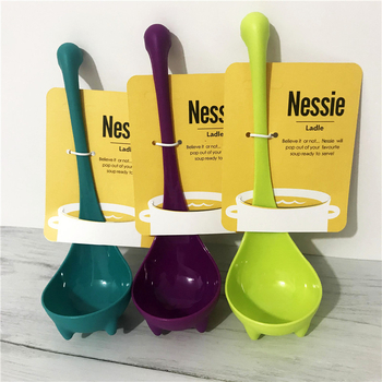 Set din plastic cu mâner lung, pentru agățare; lingură de supă cu monstrul Loch Ness; lingură mare pentru terci ce poate sta în picioare; set de trei piese