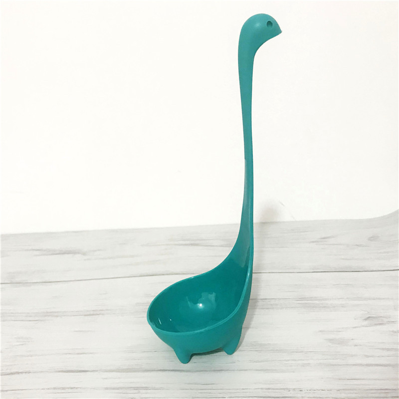 Set din plastic cu mâner lung, pentru agățare; lingură de supă cu monstrul Loch Ness; lingură mare pentru terci ce poate sta în picioare; set de trei piese