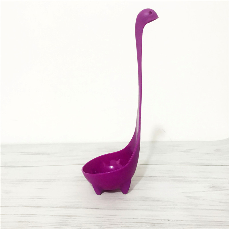 Set din plastic cu mâner lung, pentru agățare; lingură de supă cu monstrul Loch Ness; lingură mare pentru terci ce poate sta în picioare; set de trei piese