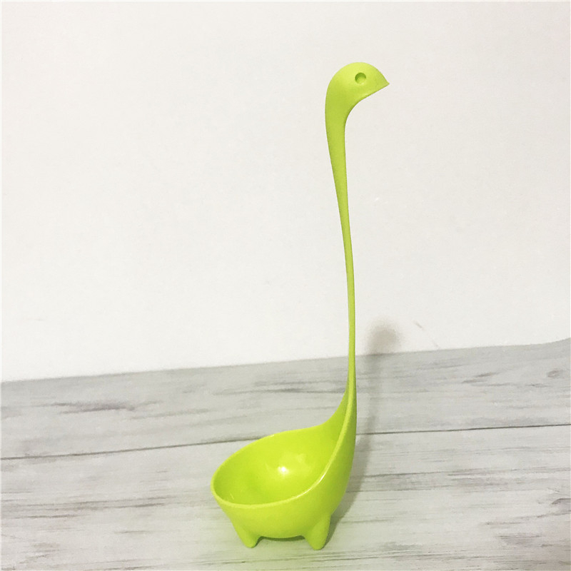 Set din plastic cu mâner lung, pentru agățare; lingură de supă cu monstrul Loch Ness; lingură mare pentru terci ce poate sta în picioare; set de trei piese