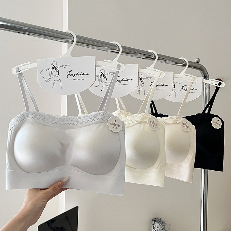 Ljetni bezrameni bustier s čipkastim rubom i satenskim završetkom