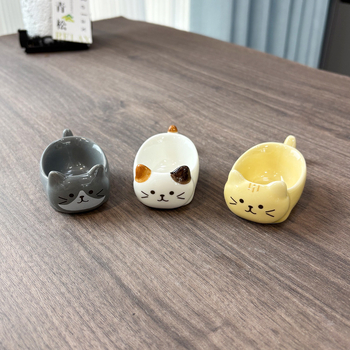 Farfurie ceramică drăguță pentru sos, cu pisică japoneză cu trei flori, model drăguț, pentru sos de soia și oțet