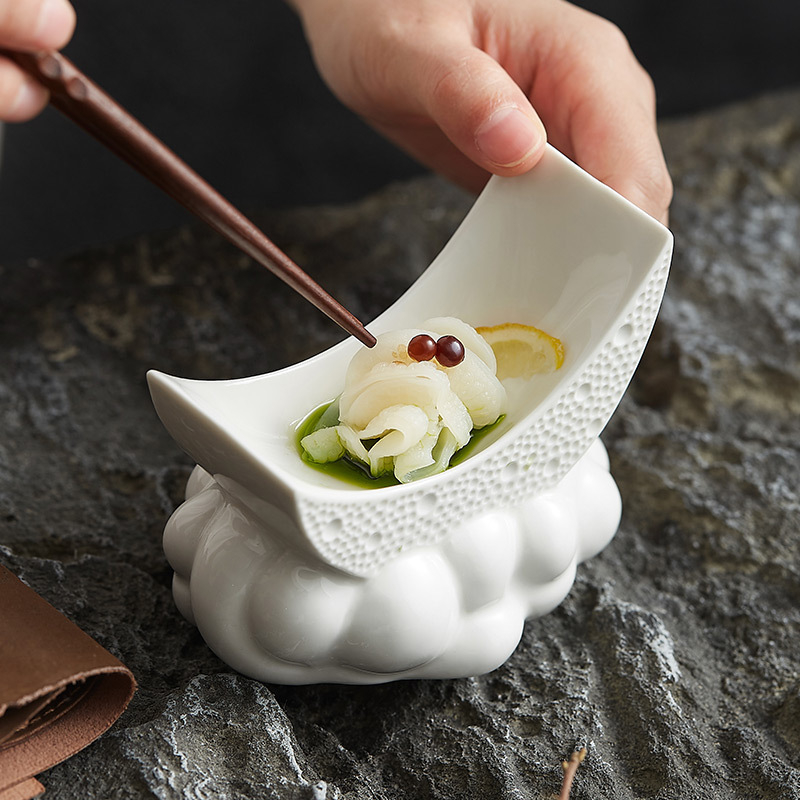 Farfurie de sos din ceramică, în formă de lună, contur neregulat, stil minimalist modern, potrivită pentru hoteluri și restaurante, finisaj sub glazură, diametru 10 cm