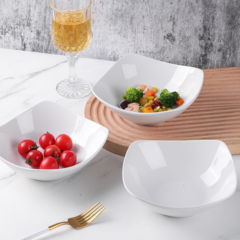 Bol de salată din ceramică albă, cu formă asimetrică și patru picioare, în stil nordic