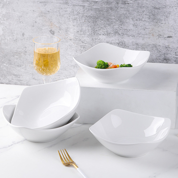 Bol de salată din ceramică albă, cu formă asimetrică și patru picioare, în stil nordic