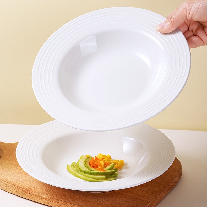 Bol de salată din ceramică albă, cu formă asimetrică și patru picioare, în stil nordic