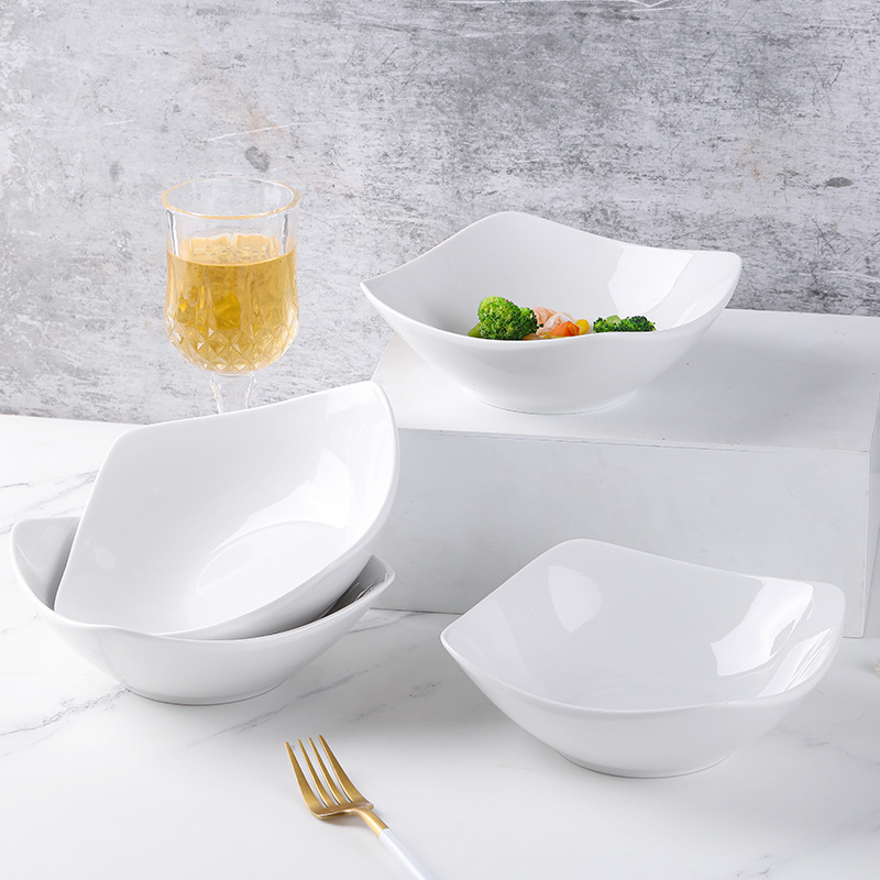 Bol de salată din ceramică albă, cu formă asimetrică și patru picioare, în stil nordic
